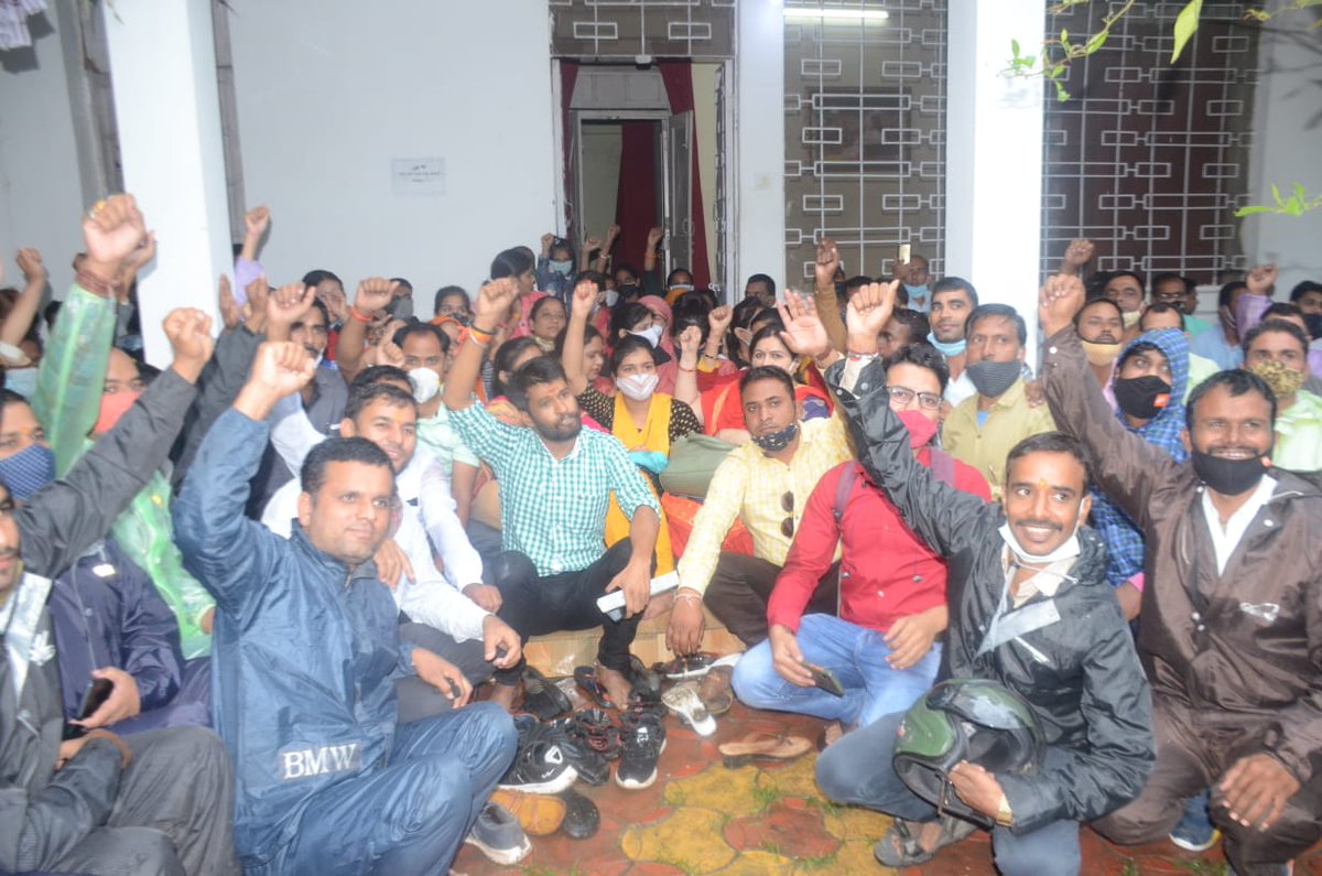 tKOTjXaSPcZSGuu's tweet image. तुम अन्याय करो, हम सड़कों पर इंकलाब लिखेंगे..✊
#5अगस्त_आतिथिशिक्षक_आंदोलन
@aajtak @DainikBhaskar @digvijaya_28 @Anurag_Fire @ChouhanShivraj @INCMP @Indersinghsjp @sajjanvermaINC @BansalNewsMPCG