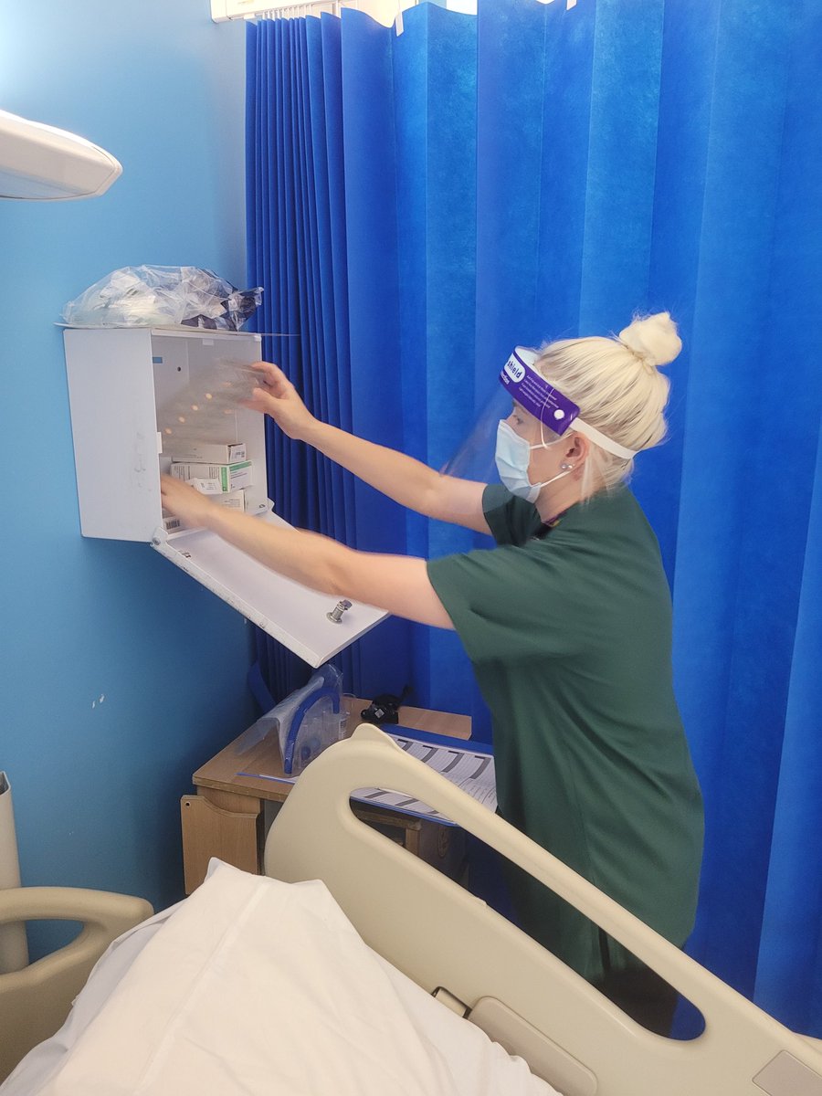 Great work by our medicines administration technician administering medication safely to our patients! <a href="/D3NBY/">Channers</a> <a href="/MFT_Pharmacy/">MFT_Pharmacy</a> @amu_ward6
