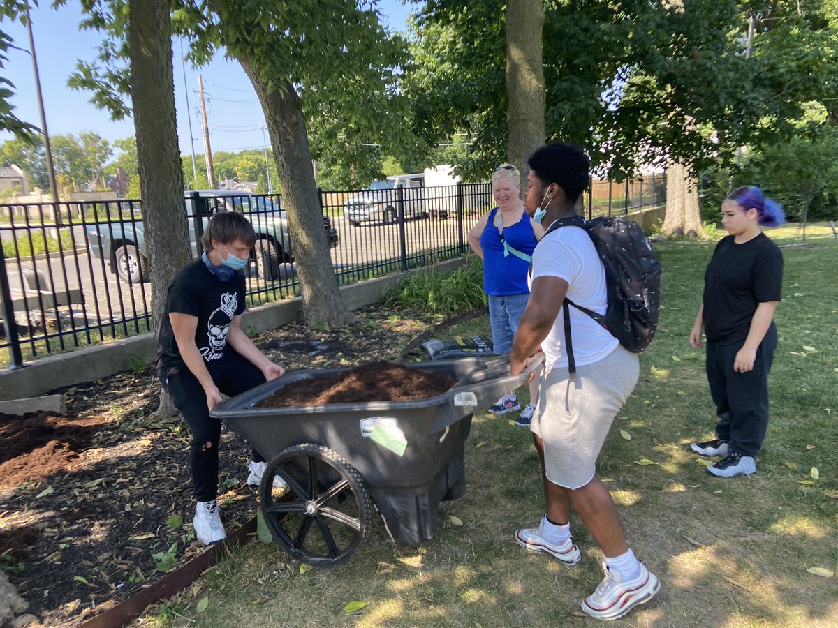 Shortridge's tweet image. @Shortridge #SHSdayofservice Blue Devils gardening with our community partner @tabpres. @ProactIndy
