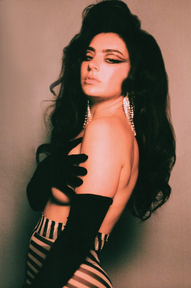 charli_xcx's tweet photo. baby’s blood.🍸 https://t.co/g3htJhHlsS