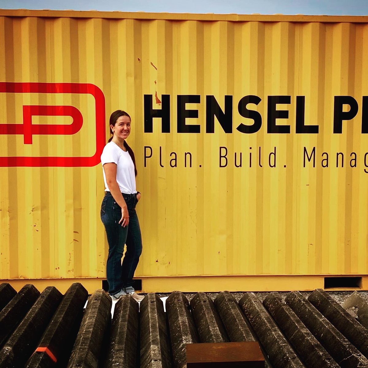 MSUCDPM's tweet photo. Working on the Tampa International Airport expansion project, Lily Q. is gaining incredible experience as a field engineer intern with @HenselPhelps in their southeast district. Working on unique projects like this helps bring classroom learning to life. #InternVisits #BearBuilt https://t.co/zg4gLtkWsQ