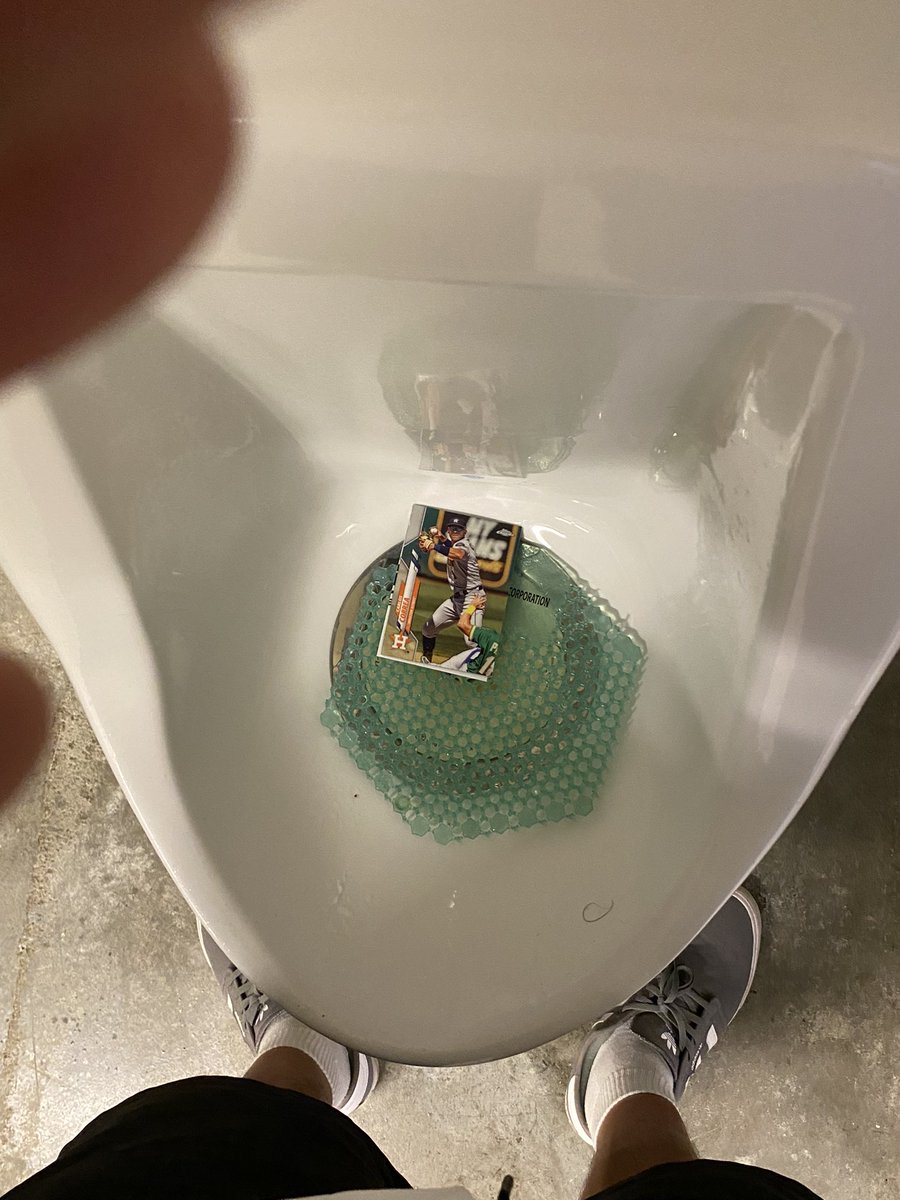 S_Vic18's tweet photo. Meanwhile at a dodger stadium urinal https://t.co/sPvUPVGsrg