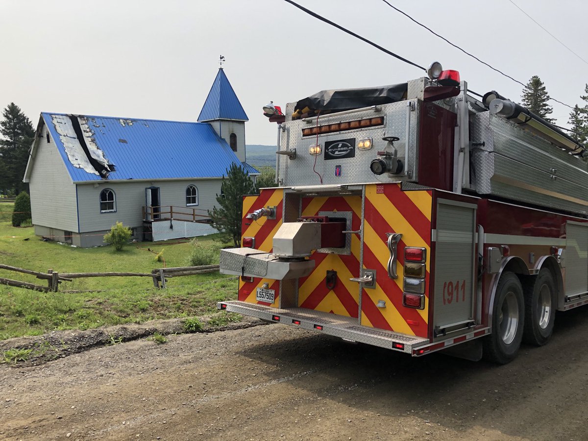 FVigneault_RC's tweet photo. Les pompiers ont rapidement maîtrisé l’incendie qui a pris naissance mercredi, en fin d’après-midi, à l’arrière de l’édifice du Centre d’interprétation du Chemin Kempt à Ristigouche Sud-Est, en Gaspésie.  La bâtisse a subi des dommages significatifs. #icinb https://t.co/FY3wzx0I0L