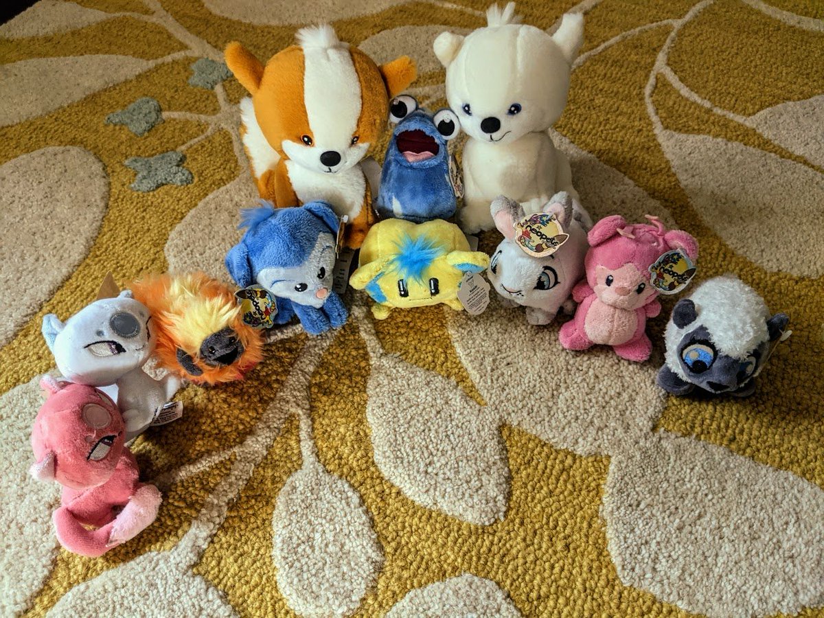 NeopianKate's tweet image. Happy Month of Hiding! This month we have Blumaroo and Kyrii day. Since there are not too many plushies of those species, a belated Petpet Appreciation Day as well! These guys are for sale, please message me if interested. #neopets #plushies #blumaroo #kyrii #dogglefox #petpet