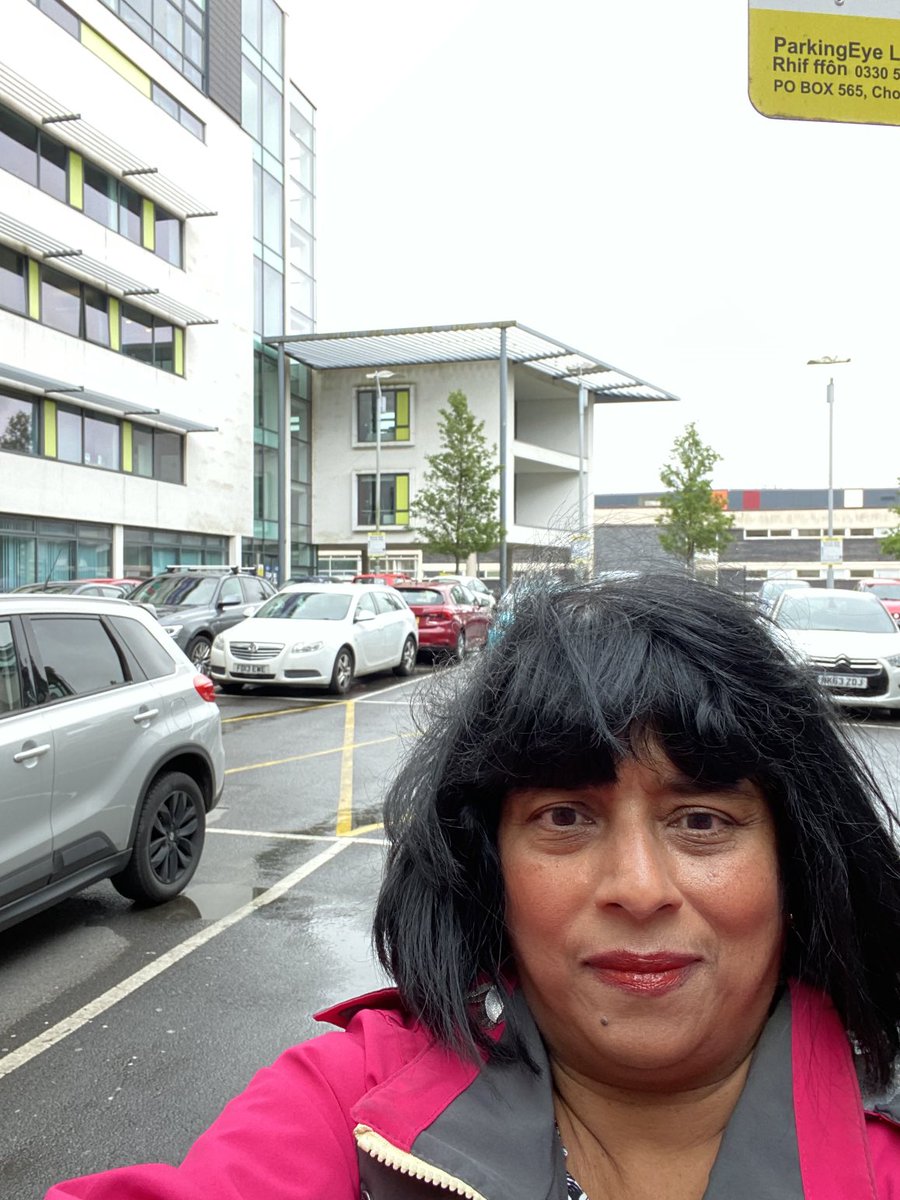 SysReviews's tweet photo. Though it was frustrating having a computer without internet for a day but I was excited at the prospect of returning to the office site to pick up a Wi-Fi adapter. But it was strange #NoOneAround @cuhealthliby https://t.co/JjSZ9DyDlf