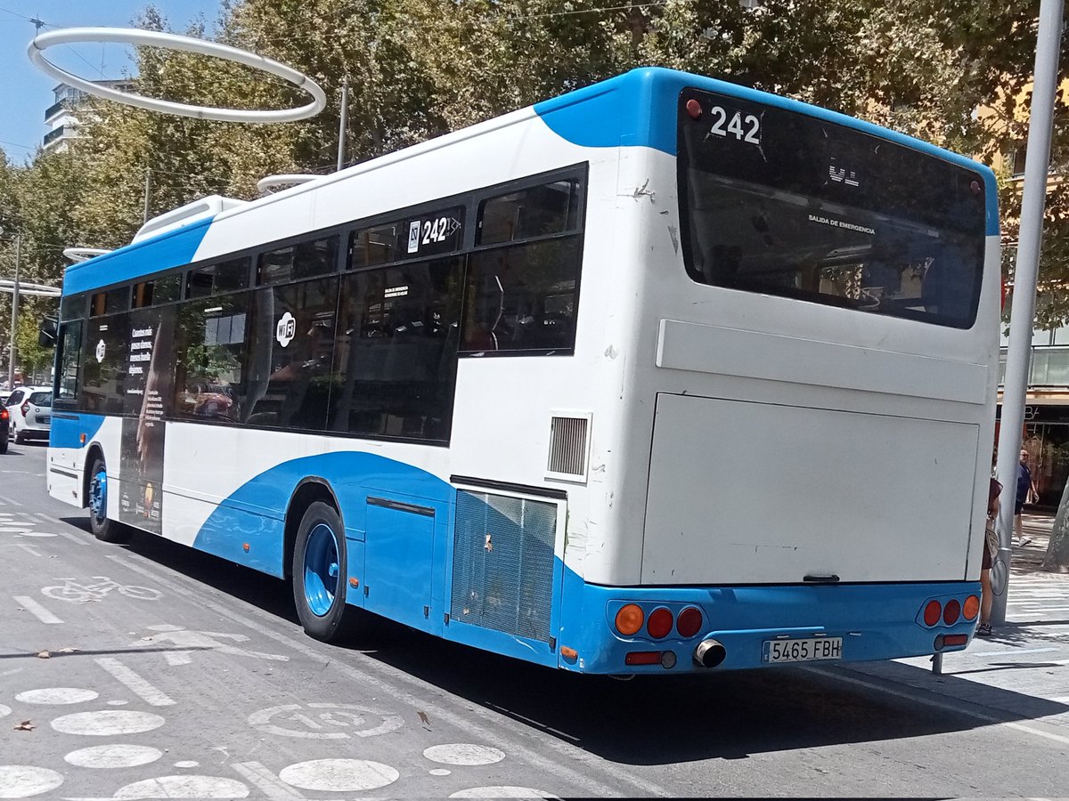 busbenidorm's tweet photo. Castrosua Cs40 SCANIA L94UB de Llorente bus  N⁰ 242 
Haciendo la Línea 01 Aqualandia 
Paso: Centro

Este bus procedía de la comunidad de Madrid [ empresa turística ] ( Ex-Etasa )
#llorentebus 
#Benidorm 
#castrosua 
#scania 
📍 Benidorm ( Alicante ) https://t.co/fiLWtOpnit