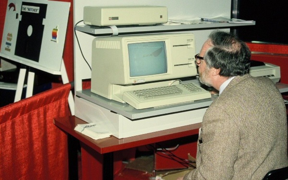Pocketlint's tweet image. In the early 1980s, Apple spent an estimated $50 million developing a high-end computer aimed at businesses. The Lisa came with an astronomical price tag - $9,995. The company still managed to sell around 100,000 units, but it was abandoned just 2 years after launch #techfailures
