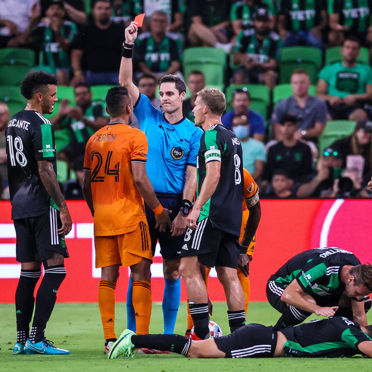 TheStrikerNews's tweet photo. What was THE moment of #ATXvsHOU?
📸 @ttlsports https://t.co/FrfjVm0ult