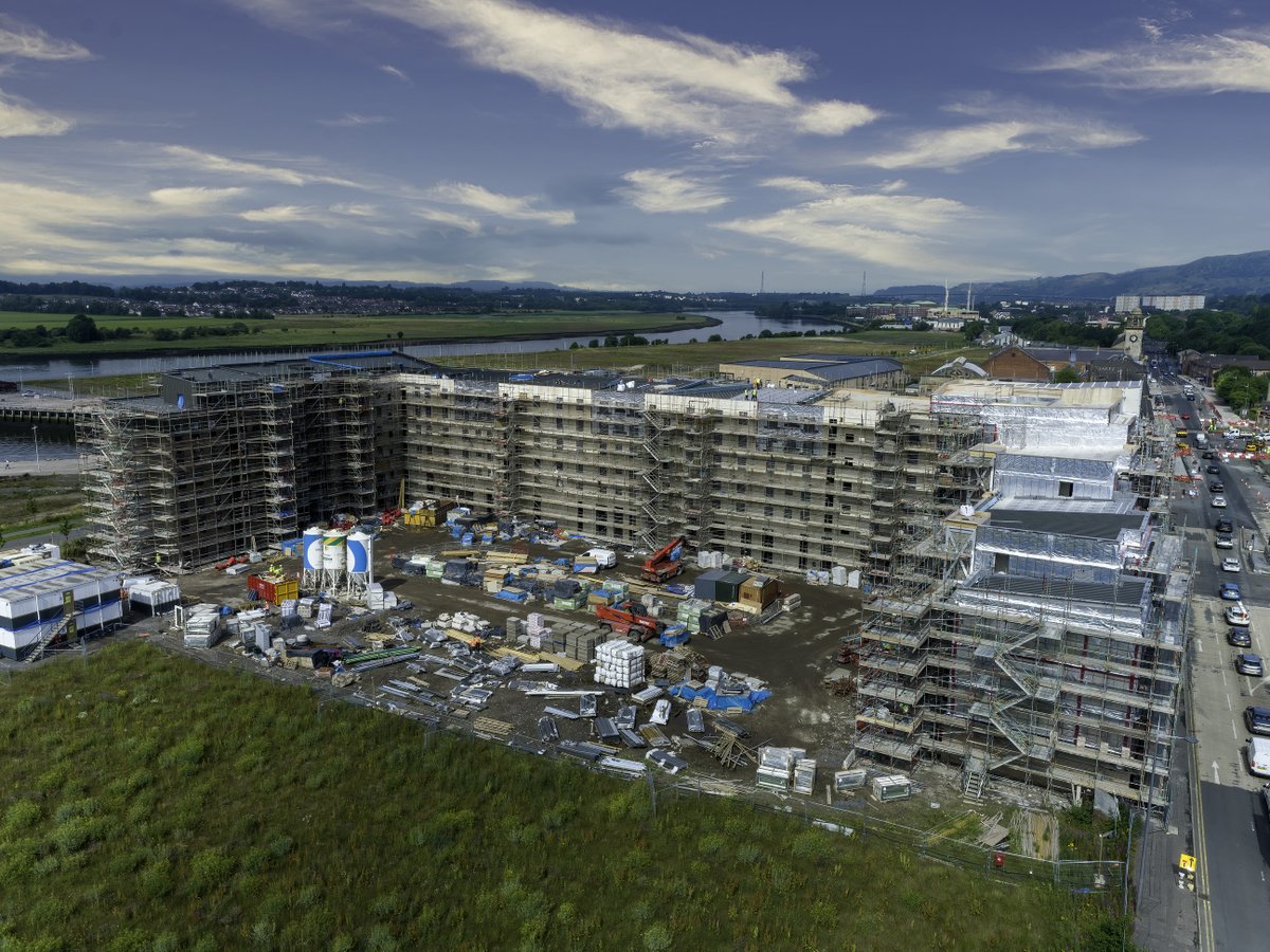 WheatleyHousing's tweet photo. 👀Fantastic drone photos show the progress made on 146 social rent homes at Queens Quay in Clydebank. Once complete, 80 of the homes will be owned and let by @LorettoHA , 29 by @WDCouncil and 37 by @clydebankha.

Read more about the project here:  https://t.co/omGKKJLHfX https://t.co/8ivzerlZGU