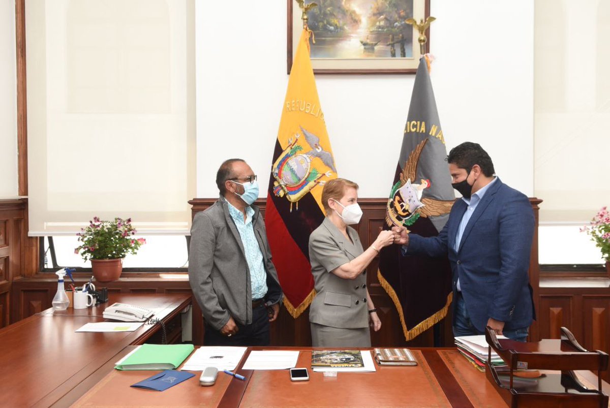 MinGobiernoEc's tweet photo. 🤝Desde el #GobiernoDelEncuentro estamos comprometidos con todos los sectores del país. 
Esta mañana, la ministra #AlexandraVela se reunió con dirigentes de la @EcuadorCut con el objetivo de generar canales de diálogo que permitan llegar a acuerdos en beneficio de todos. https://t.co/0XKEvONU7H