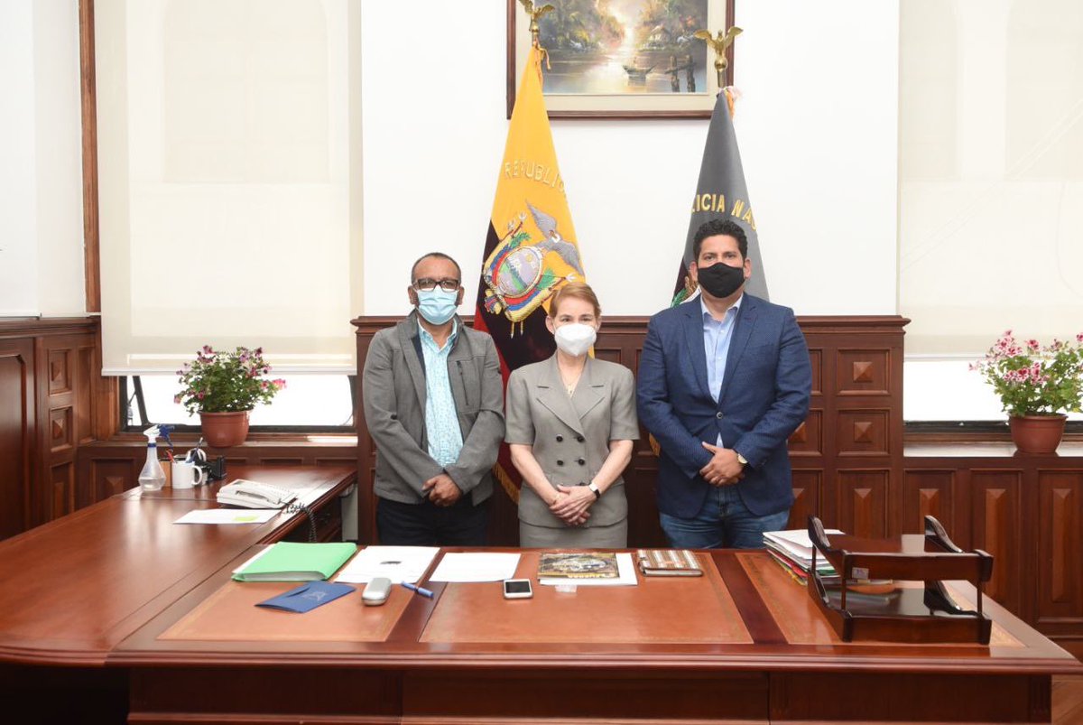 MinGobiernoEc's tweet photo. 🤝Desde el #GobiernoDelEncuentro estamos comprometidos con todos los sectores del país. 
Esta mañana, la ministra #AlexandraVela se reunió con dirigentes de la @EcuadorCut con el objetivo de generar canales de diálogo que permitan llegar a acuerdos en beneficio de todos. https://t.co/0XKEvONU7H