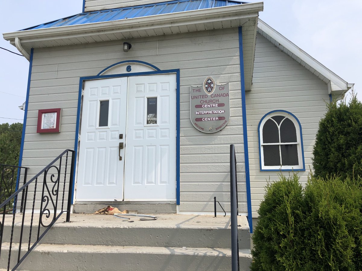 FVigneault_RC's tweet photo. L’enquête a été confiée à la Sûreté du Québec étant donné qu’un début d’incendie s’est produit il y a environ deux semaines à l’extérieur de la même bâtisse qui est une ancienne église.  Ce feu avait rapidement été maîtrisé. #icinb https://t.co/AG6swurZWS