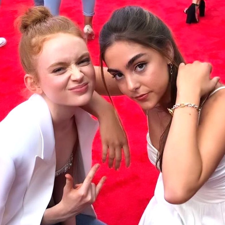 StrangerNews11's tweet photo. Sadie with her Best Friends Sophia &amp; Tess Levy...❤️📸🤩 #MaxMayfield https://t.co/h62Q46Mq79