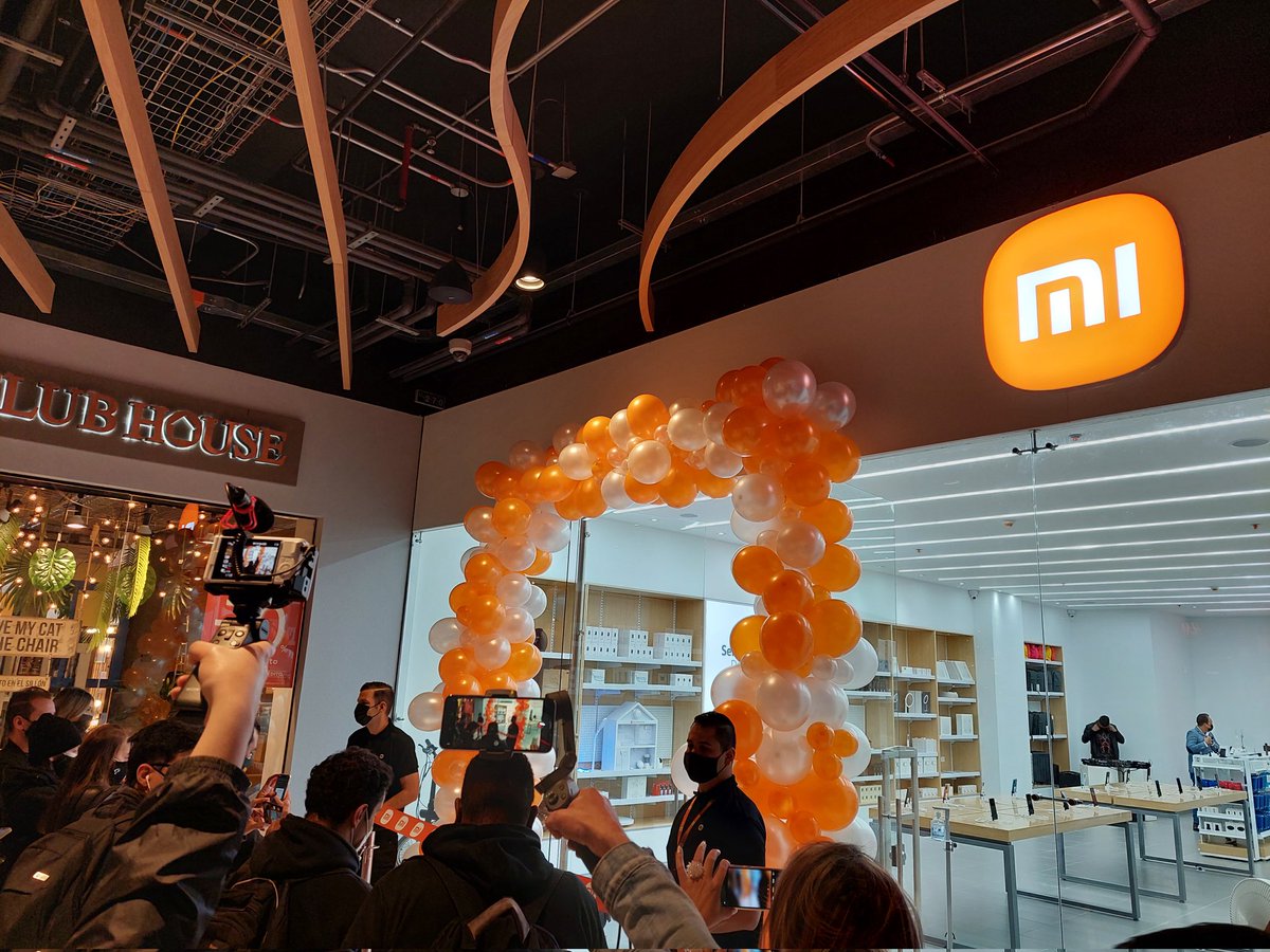 RomeroSebas92's tweet photo. Hoy en el lanzamiento de una nueva tienda Xiaomi en Bogotá. Interesantes sus apuestas en el tema de IoT #XiaomiEsColombia https://t.co/wB5whNuA2L
