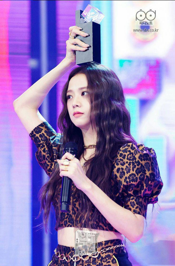 jichuhourly's tweet photo. #지수 #JISOO @BLACKPINK https://t.co/ZCib8xmvd6