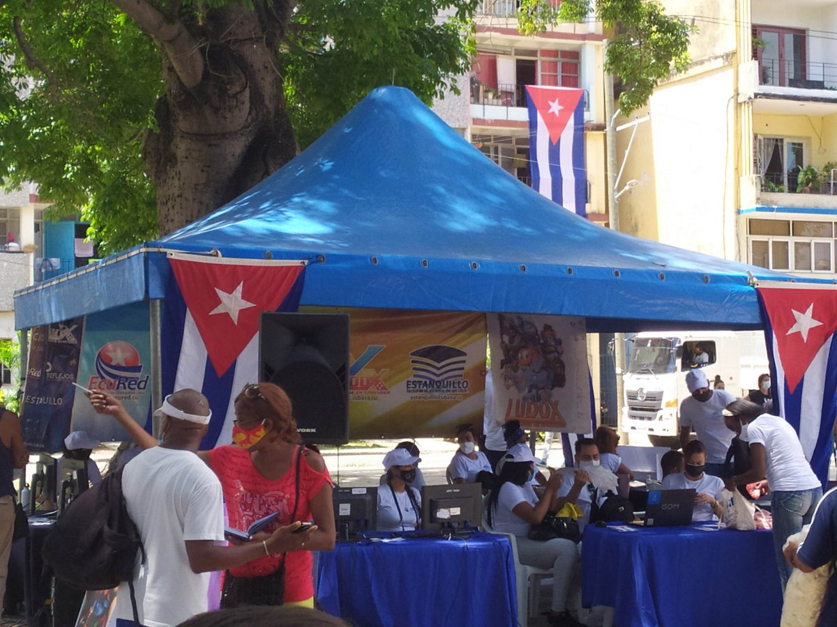 GerdysE's tweet photo. Feria universitaria en el parque #Trillo. Los jóvenes del #ISA, el @UCPVarona, el #PalacioDeComputación y la @universidad_uci comparten alegrías por #MiCuba. @PresidenciaCuba @CubaMES @UJCdeCuba @uci_ujc @raydelmp @nataliauci16 https://t.co/u4uMA6IjkT