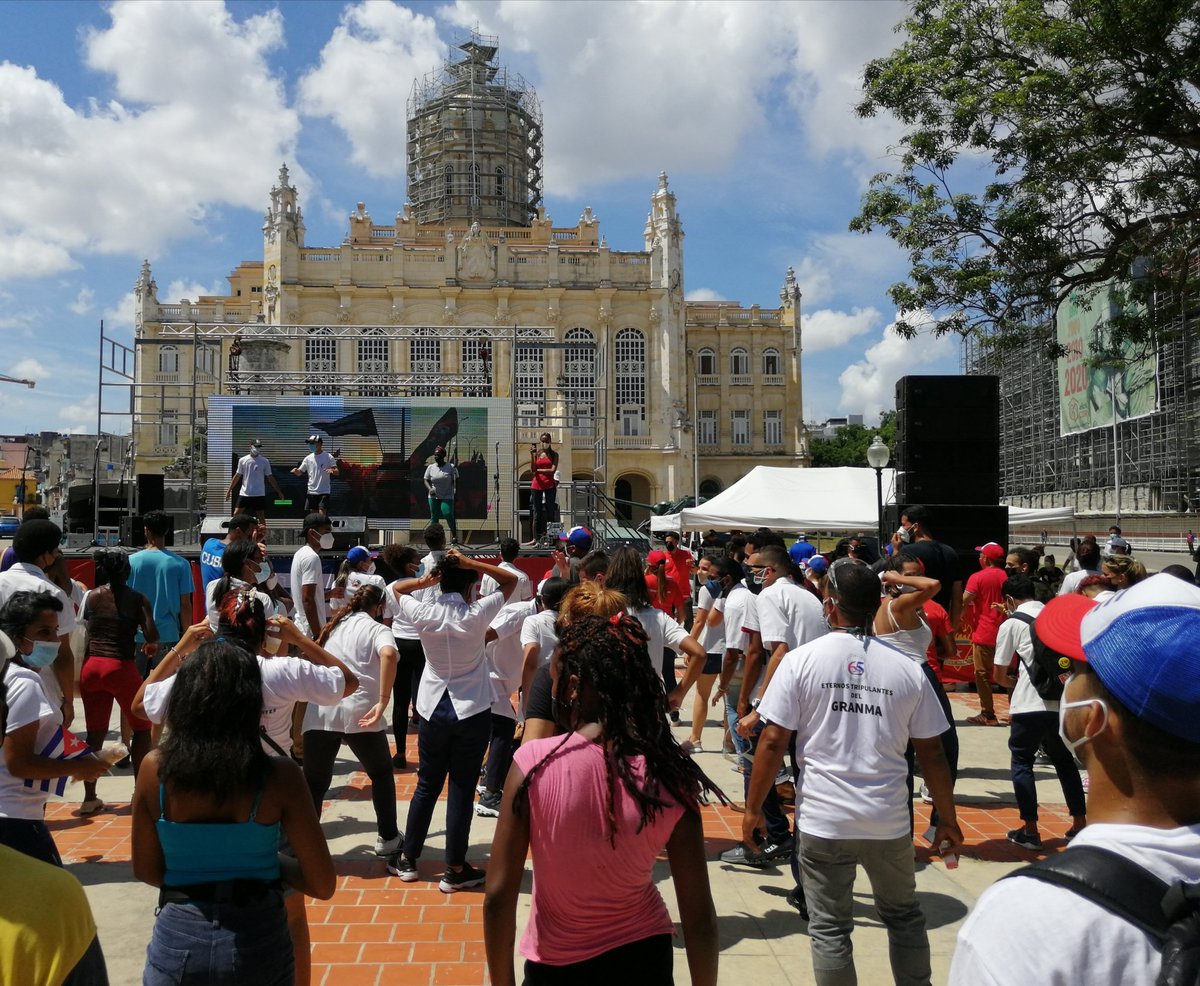 Un poquito de 'bailoterapia' con aislamiento en este #5DeAgosto revolucionario! #Cuba #VictoriaPopular #PonleCorazon #CDRCuba