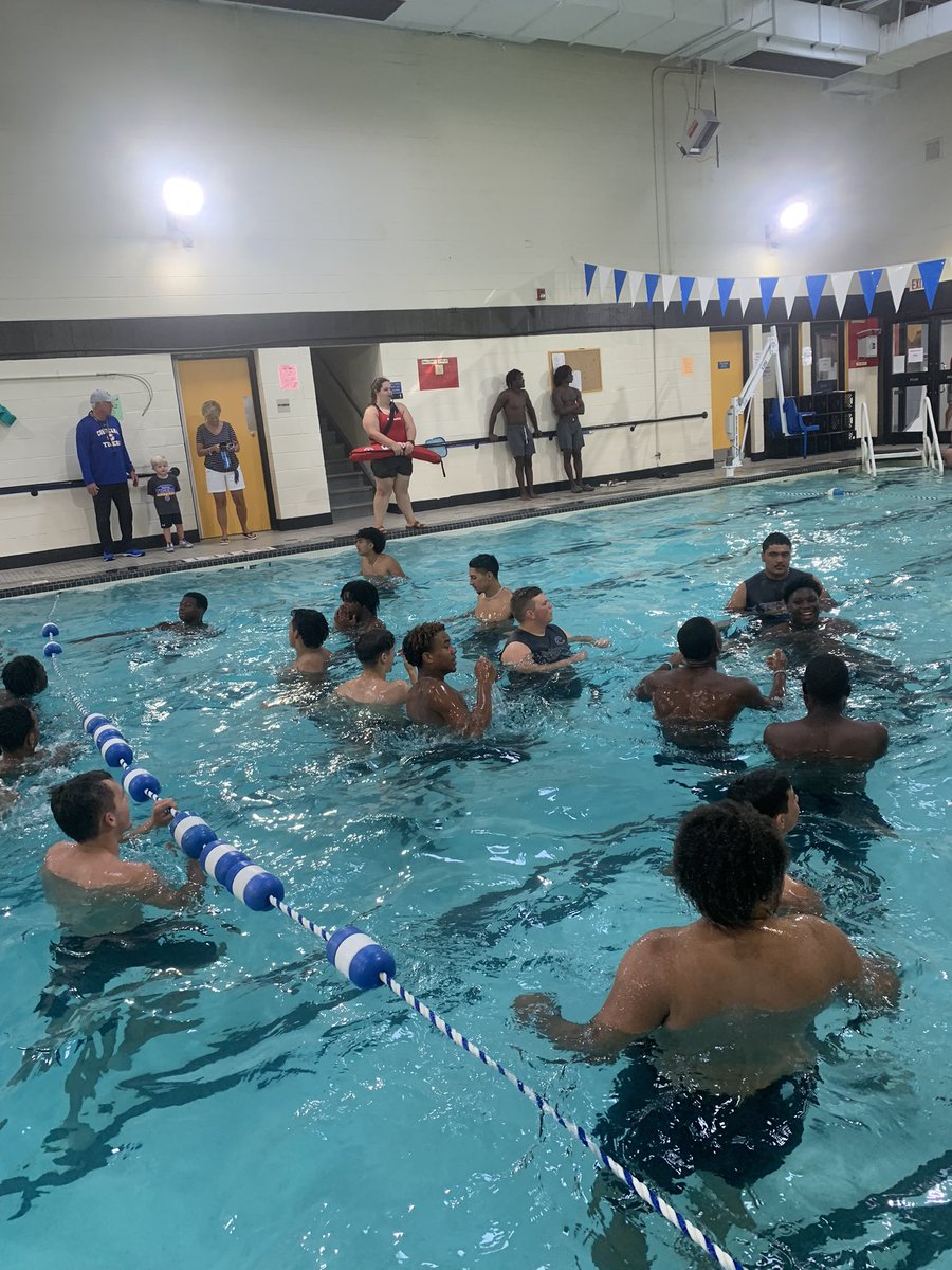 CorsicanaFB's tweet photo. Tigers had a little fun today after practice splashing around at the local @YmcaOfCorsicana

#WeCAN #TCC https://t.co/5aT1kDpdUS