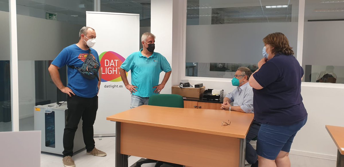 DatLightLifi's tweet photo. Fructífera reunión de trabajo con nuestro socio @Solydi de @smartcityclust Visita a nuestras oficinas de @PTAMalaga ¡Gracias Toni Gispert, Jesús Bellido y Juan Machuca! #sinergias #LED #iluminacion #Lifi https://t.co/1E6rVHgSKF