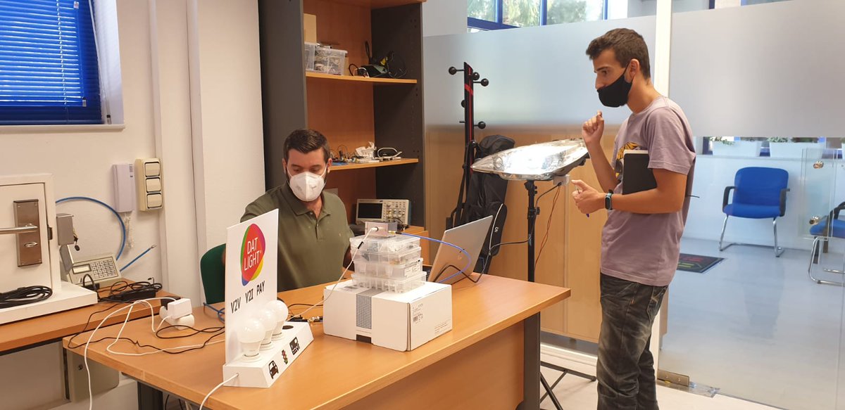 Fructífera reunión de trabajo con nuestro socio <a href="/Solydi/">Solydi</a> de <a href="/smartcityclust/">Smart City Cluster</a> Visita a nuestras oficinas de <a href="/PTAMalaga/">Málaga TechPark</a> ¡Gracias Toni Gispert, Jesús Bellido y Juan Machuca! #sinergias #LED #iluminacion #Lifi