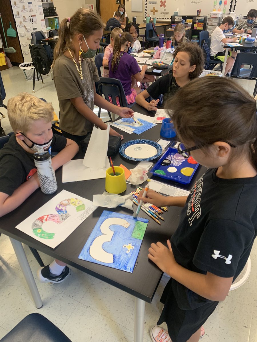 MrsMillerin4th's tweet photo. We got very artsy today with Autobiography Maps to hang up around our room. Our students even got to paint their final copy on a canvas 🎨 @TrittSTEAM #directeddrawing https://t.co/jGaMcXzjlq