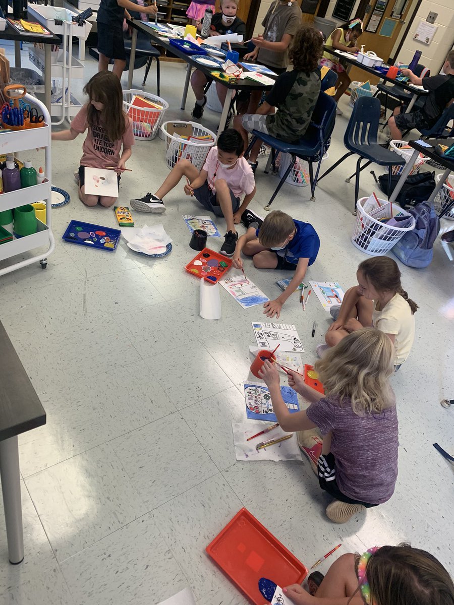 MrsMillerin4th's tweet photo. We got very artsy today with Autobiography Maps to hang up around our room. Our students even got to paint their final copy on a canvas 🎨 @TrittSTEAM #directeddrawing https://t.co/jGaMcXzjlq