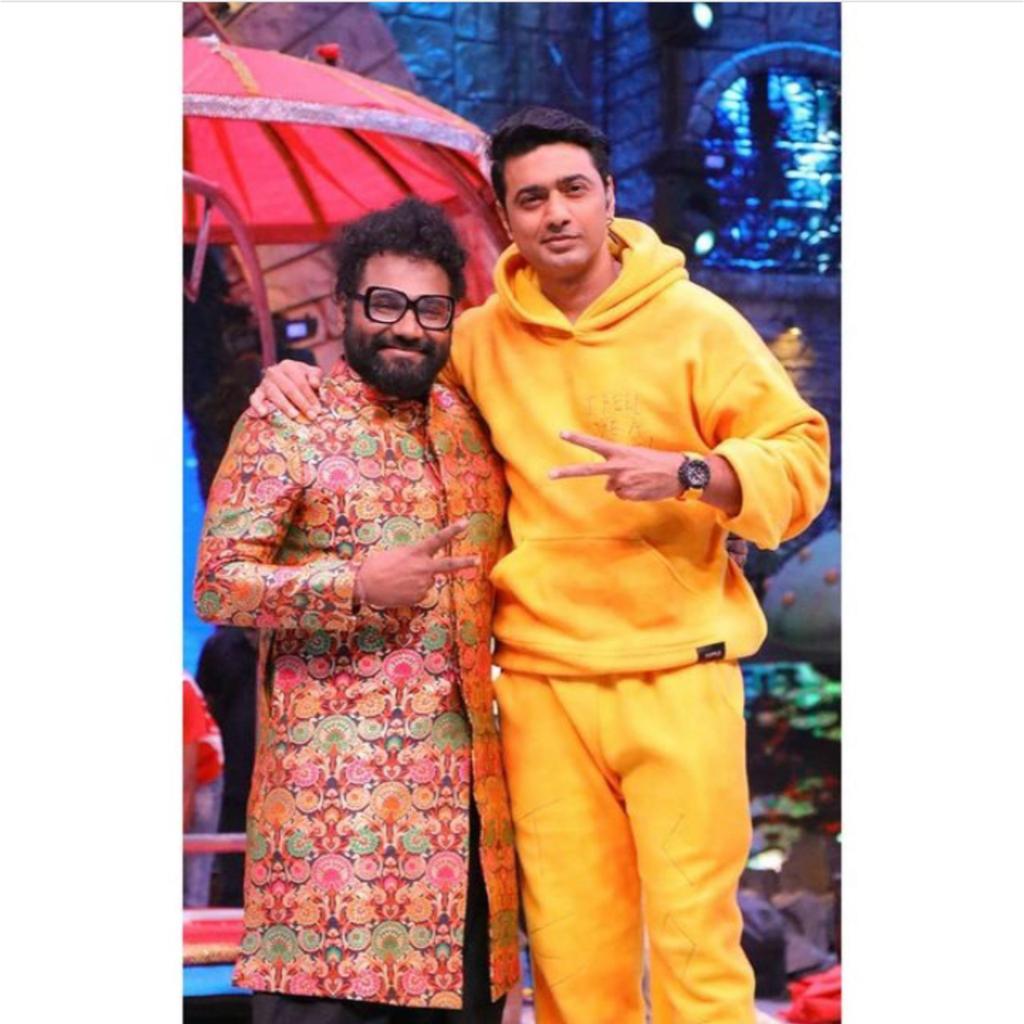 SubhoMadDevFan's tweet photo. Exclusive #DDJS2 Set....
@DeebaDev @iarushisengupta @priyankadatta41 @Ishita28feb @DevsMastani @DevDeewani @TeamDevFC @TeamDevFcBd @Anam1ca2 @subarnabds24 @Anni82996544
#DevAdhikari #Dev
#DanceDanceJuniorSeason2 https://t.co/qruU0Zbib7