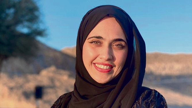 من ثمار السلام الإماراتية سمية المهيري ستصبح أول طالبة إماراتية في جامعة إسرائيلية، حيث ستدرس التمريض في…