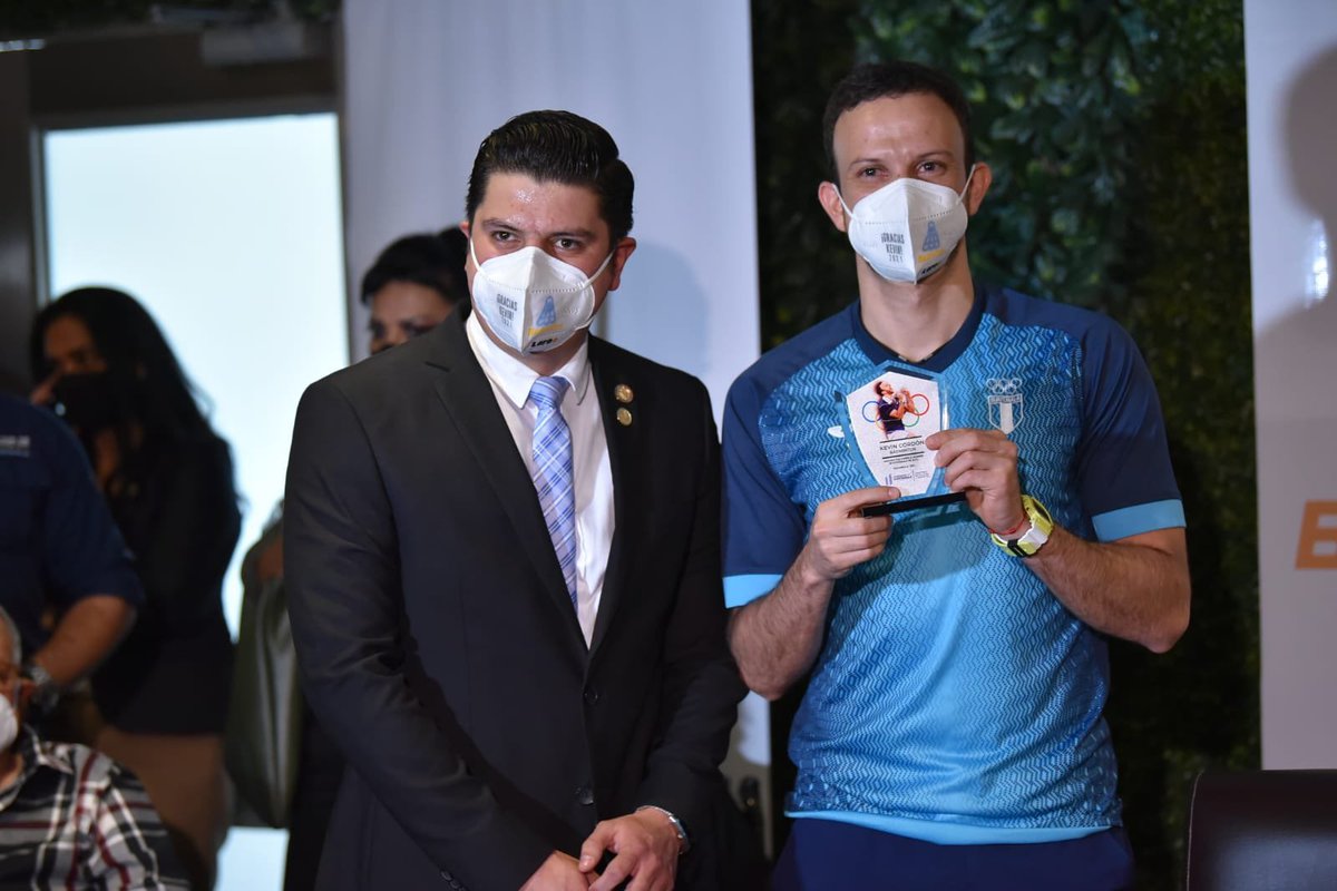 Jevaldiz's tweet image. La imagen de ayer. ¿No le dará vergüenza al Ministro de Cultura y Deportes?