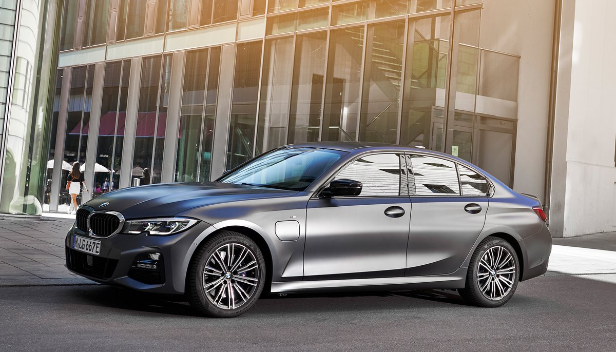 We’re feeling electric today.

We’ve won twice at What Car? magazine’s Electric Car Of The Year Awards 2021. With the BMW X5 xDrive45e taking Best Hybrid Luxury SUV, and the BMW 330e M Sport winning Best Hybrid Executive Car.
