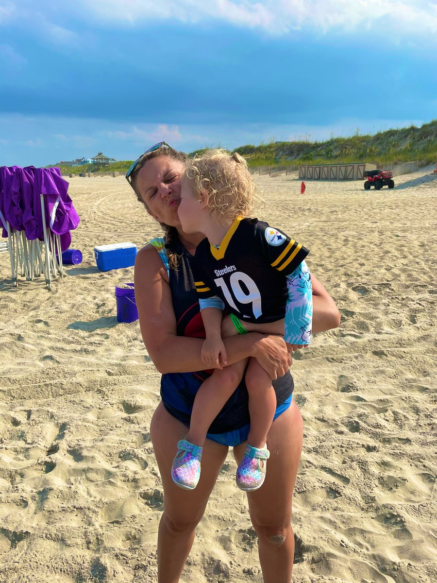 When your <a href="/steelers/">Pittsburgh Steelers</a> family goes on a beach vacation. This was the only thing my dad asked for all week. 

<a href="/TeamJuJu/">JuJu Smith-Schuster</a> 
#SteelersNation 
#obx

💛🖤🤍