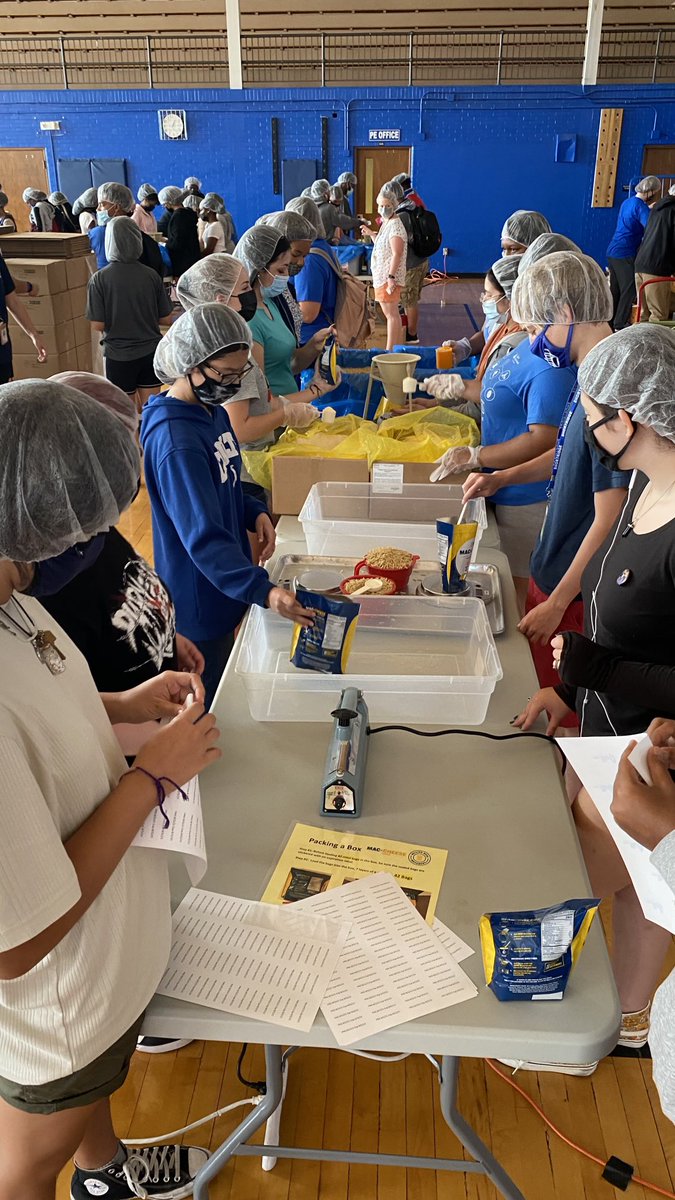 Shortridge's tweet image. Students packaged 14,600 meals this morning with @MMealMovement Our #shortridgedayofservice is off to a great start! #servicelearning @Shortridge @IPSSchools