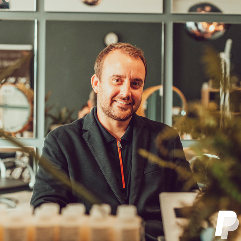 Using <a href="/PayPal/">PayPal</a> QR codes and PayPal Zettle allows <a href="/sarahbarretthd/">Sarah Barrett</a>’s CEO Jack Parnell to track services and purchases in real-time, from anywhere in the world. newsroom.paypal-corp.com/2021-08-03-Org…