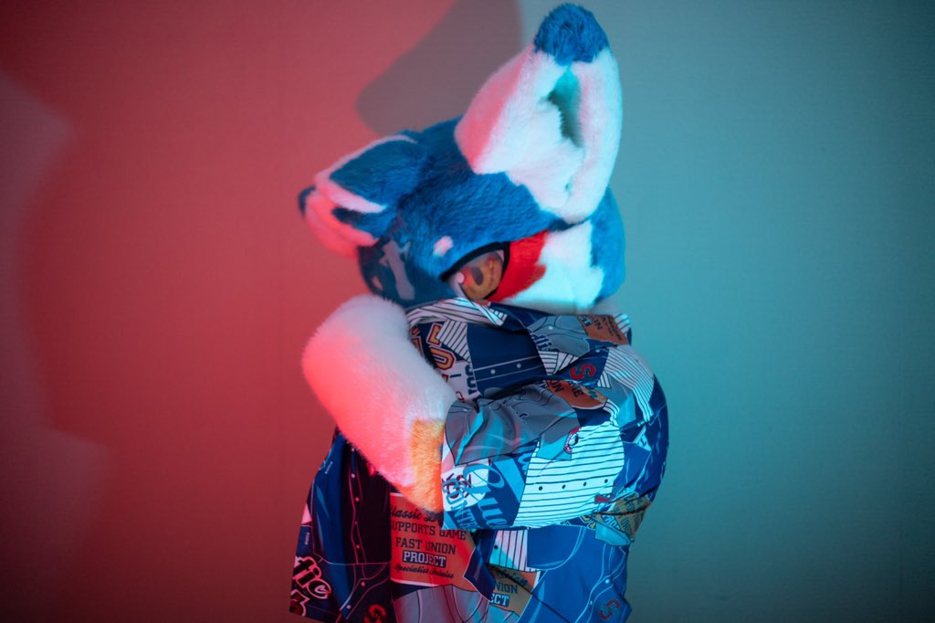 魔瞳

#FursuitFriday 

📷 by 十川