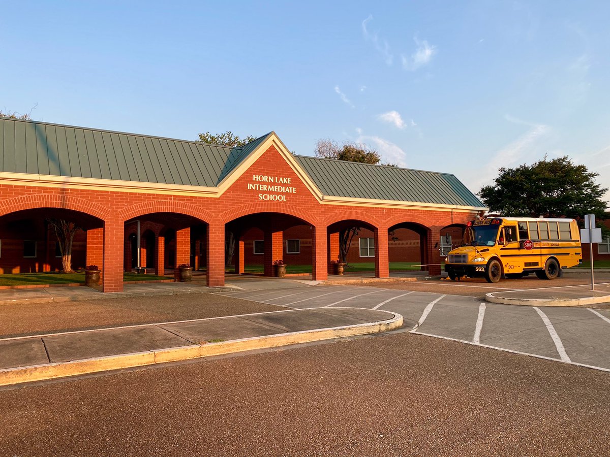kyford94's tweet photo. It’s the dawn of a new school year. May all students, families, parents, faculty and staff find joy in new beginnings. “I am not a teacher, but an awakener.” -Robert Frost  @TweetDCS_HLIS #TeamDCS https://t.co/bF4mdXyEjy