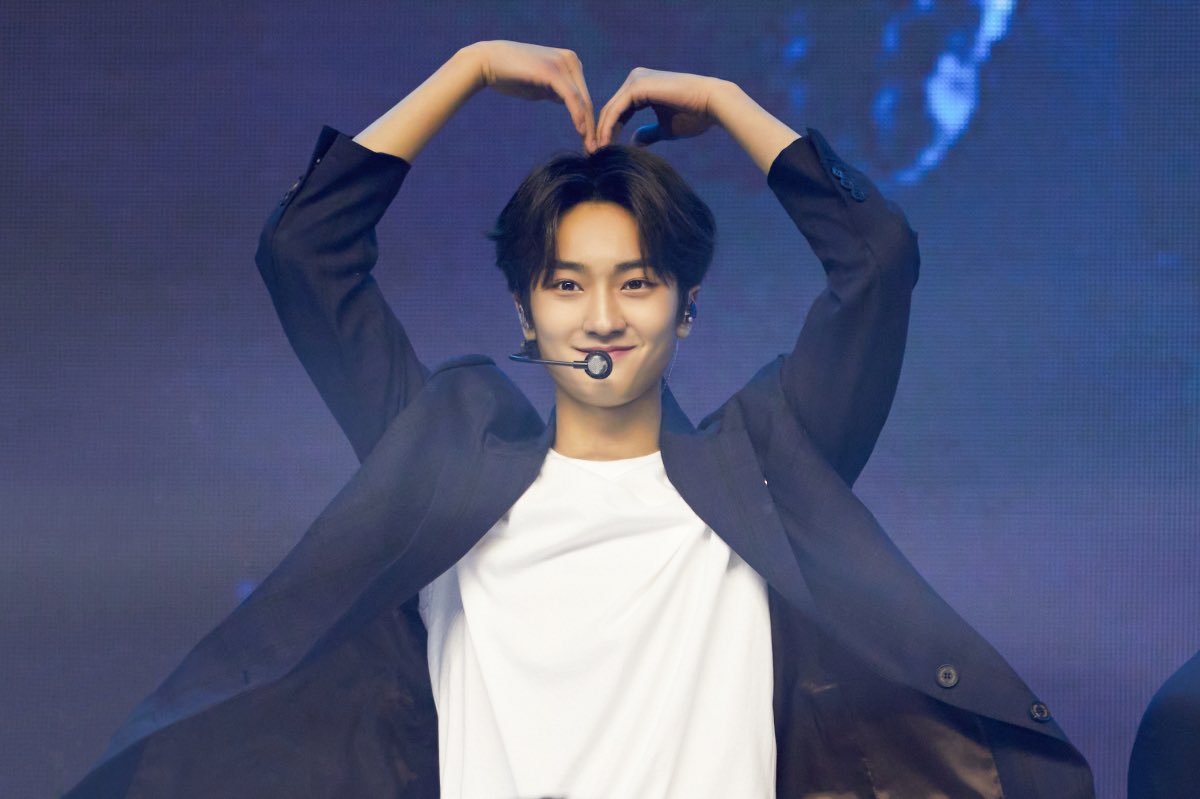 younctae's tweet photo. Perjalanan bingo 9 x 9 bersama crackvity 👍👍

1. Logo Cravity
2. Logo Luvity
3. Perawakan si mingming

Next bentuk apa y gaiz, kajja tingkatkan ke 10 x 10 🤩🤩🤩🤩🤩 https://t.co/zMpOTYB39F