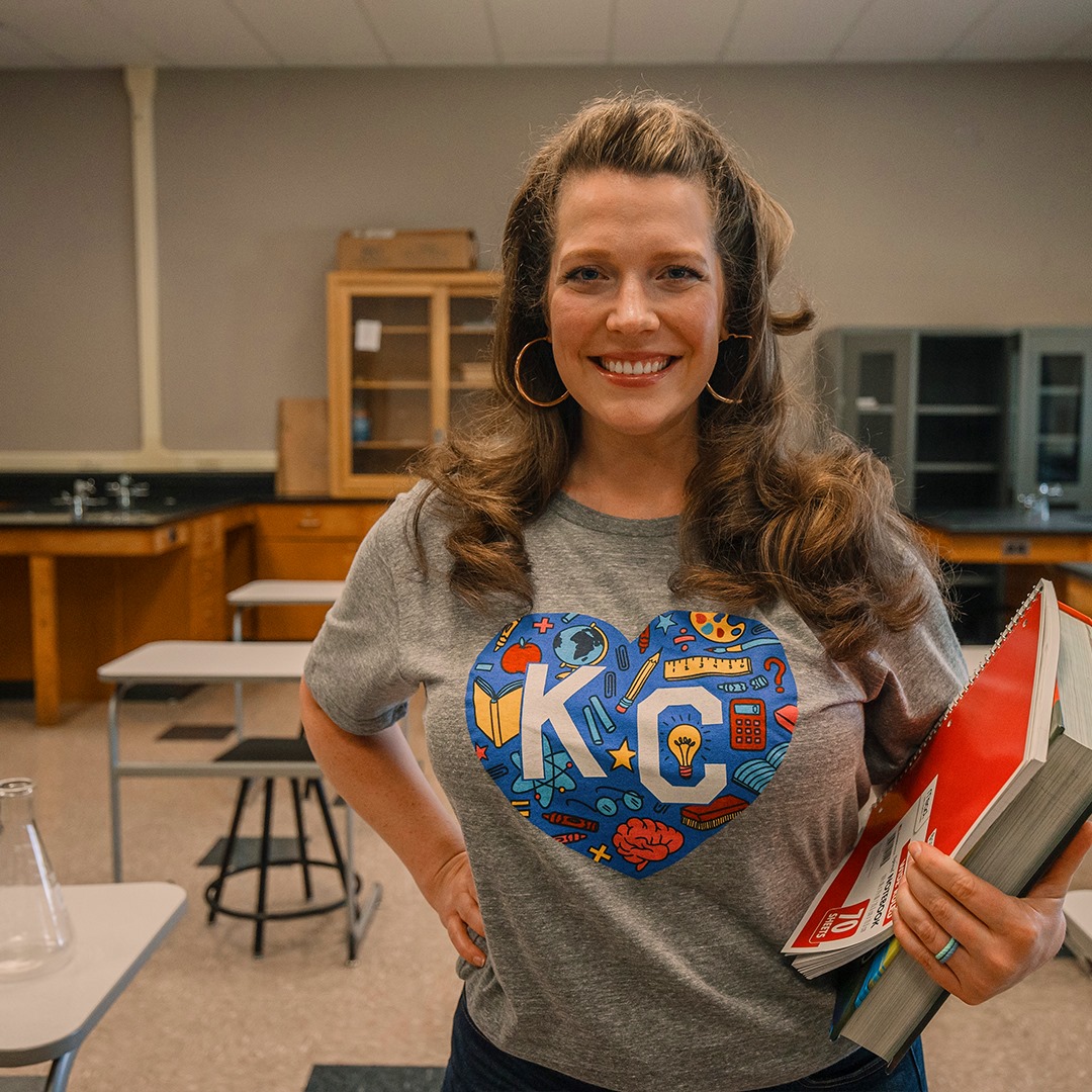 KcpsFoundation's tweet photo. HUSTLE on over to @CharlieHustleCo to #SupportPublicEducation and the KCPS Education Foundation! Every shirt purchased helps support KCPS students. Order now to get one of these cool #CommuniTEES before school starts! https://t.co/zbqZrOTpkM https://t.co/cZowkXfNbY