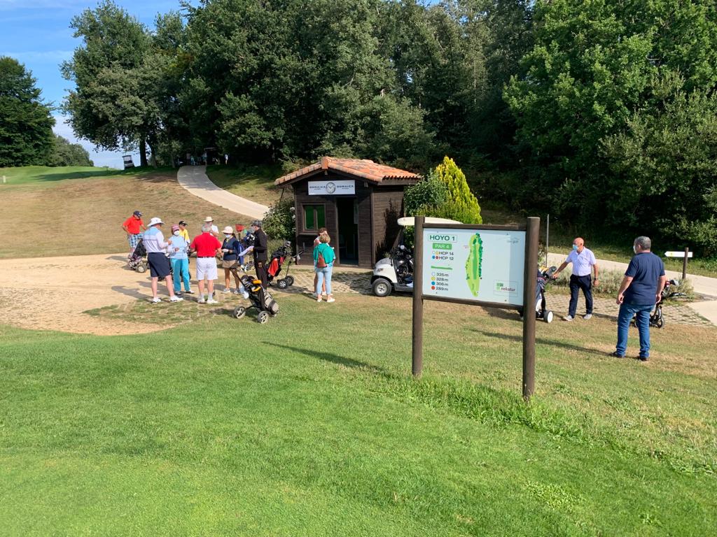 Hoy hemos disfrutado muchísimo del 2º día Gran Premio AESGOLF Virgen Blanca en Izki

Están siendo días magníficos haciendo lo que más nos gusta, ¡disfrutar!
Mañana nos vemos en Larrabea

#andusevents #golf #golfsenior #viajar