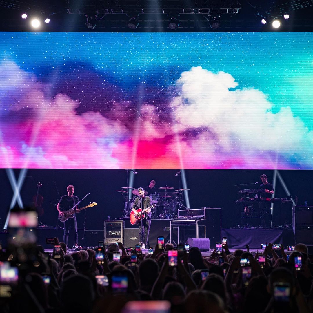 OneRepublic's tweet image. Absolutely INCREDIBLE to be back on stage tonight. First show in 18 months! Thanks for showing up tonight Vegas.