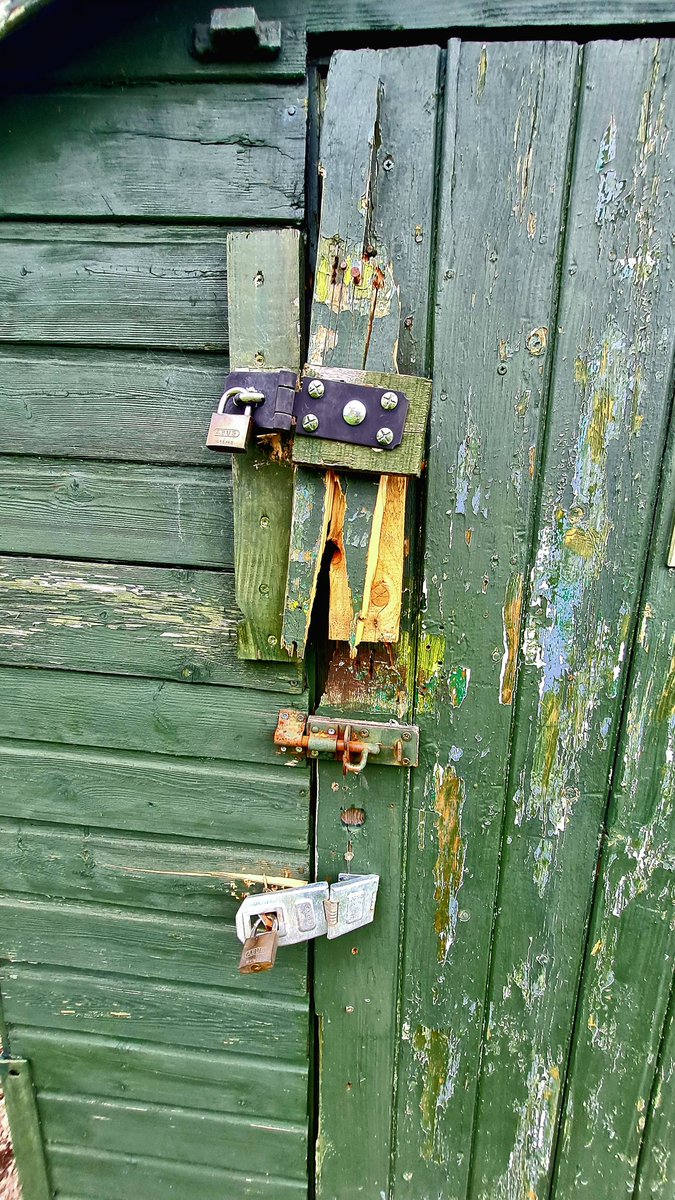 NelsonSave's tweet image. Tis with a heavy heart that we report a burglary at the allotments last Tuesday. We appeal to anyone that has CCTV in the area or saw anything suspicious to please contact the police.😔
TIA.