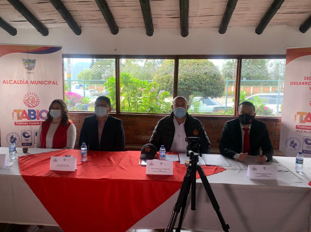 SENACmarca's tweet photo. Se realizó la firma del convenio interadministrativo de cooperación #91 entre @senacmarca y @AlcaldiaDTabio en compañía de nuestro director regional @jigomano, el alcalde Pablo Enrique Camacho y el subdirector @nelsongomezb. https://t.co/a0w00olbp8