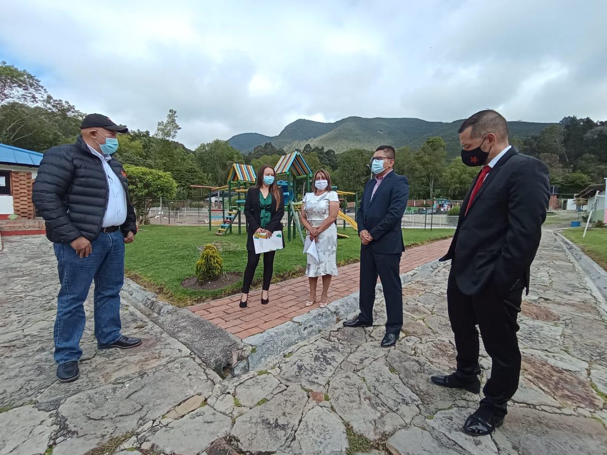 SENACmarca's tweet photo. Se realizó la firma del convenio interadministrativo de cooperación #91 entre @senacmarca y @AlcaldiaDTabio en compañía de nuestro director regional @jigomano, el alcalde Pablo Enrique Camacho y el subdirector @nelsongomezb. https://t.co/a0w00olbp8