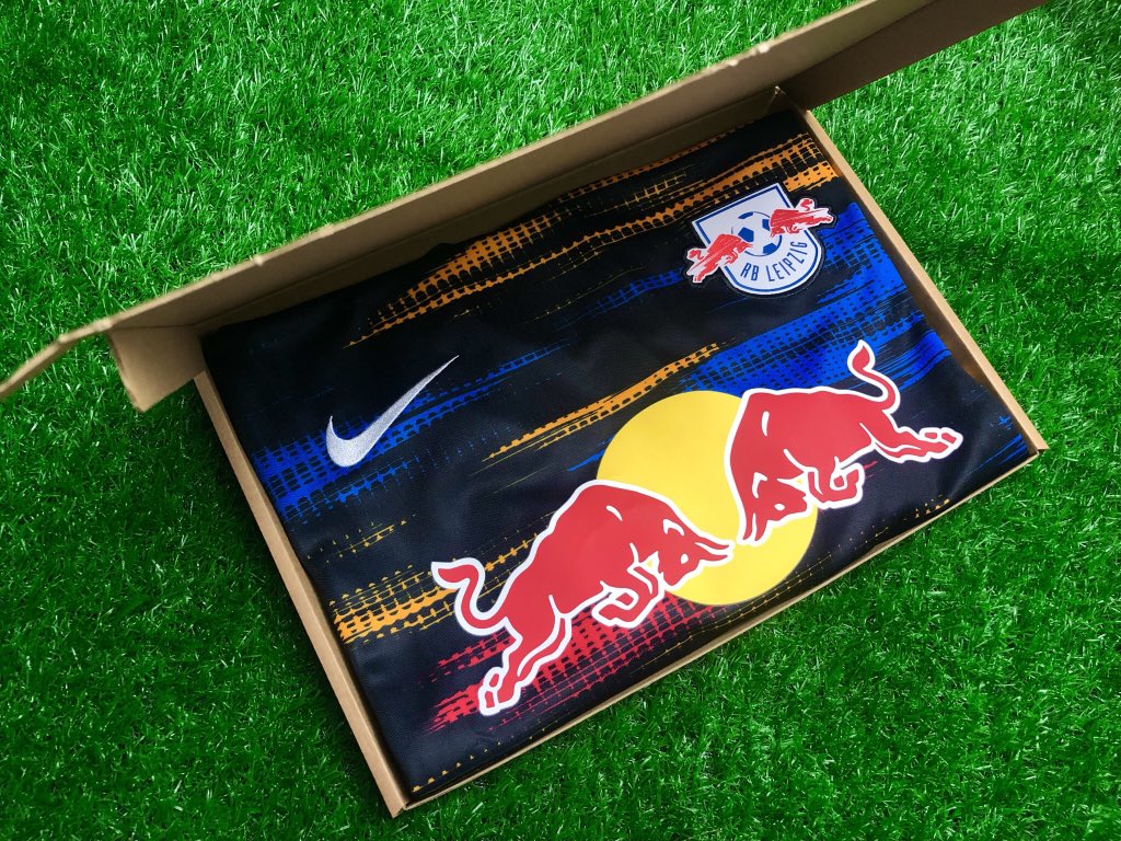 mysteryfootball's tweet image. We are giving away a Mystery Football shirt to one lucky follower!👕 

To enter: 
1️⃣ RT this tweet
🤝 Follow us

Good luck! 🤞🏻