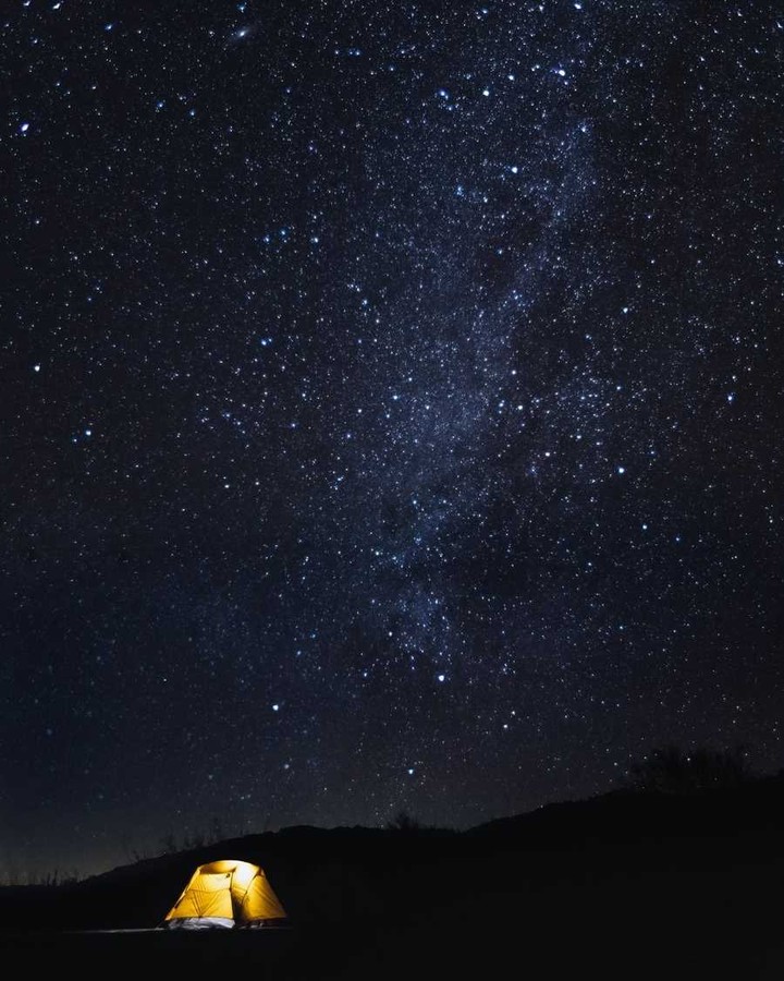 euamoastronomia's tweet photo. Pra que dormir num hotel 5 estrelas se eu posso dormir sob bilhões delas?
📷: Fernando O'Farrill
#science #ciencia #astronomy #astronomia #astrophotography #astrofotografia #space #espaço #star #estrelas #starry #estrelado #camp #acampamento https://t.co/c5ZFKJe1re