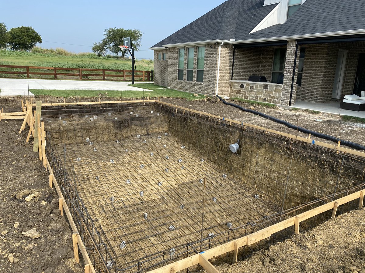 GarciaSteel's tweet photo. Been a little inactive but something from this morning 🙌🏽
.
.
.
.
.
.

 #pool #swimmingpool #rebar #steel #rebarpool #steelpool #dfw #dallas #ftworth #construction #garciasteel #ironwork #landscape #poolconstruction #texas #rebartying #rebarconstruction #steeltying https://t.co/njANyL9XXB