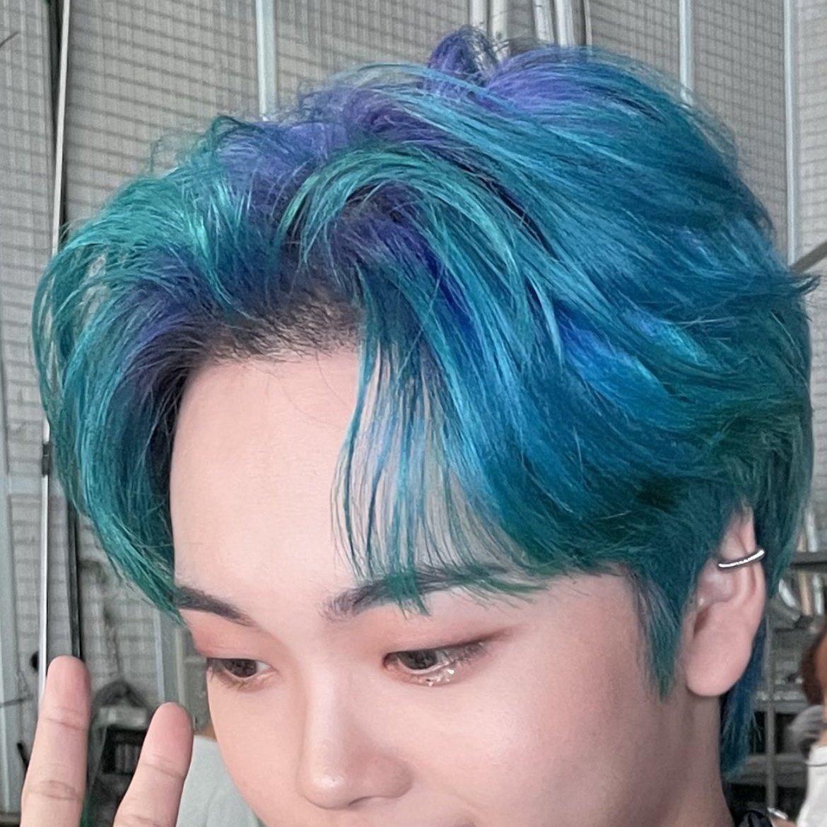 hyngjwn's tweet photo. hello discovered something since y'all clowning the outfits with turtles eating straw handlers

CRAVITY FIRST AWAKENING
#TheAwakening_FirstConceptPhoto 
#CRAVITY #크래비티 @CRAVITYstarship @CRAVITY_twt https://t.co/8sVE85TUdl