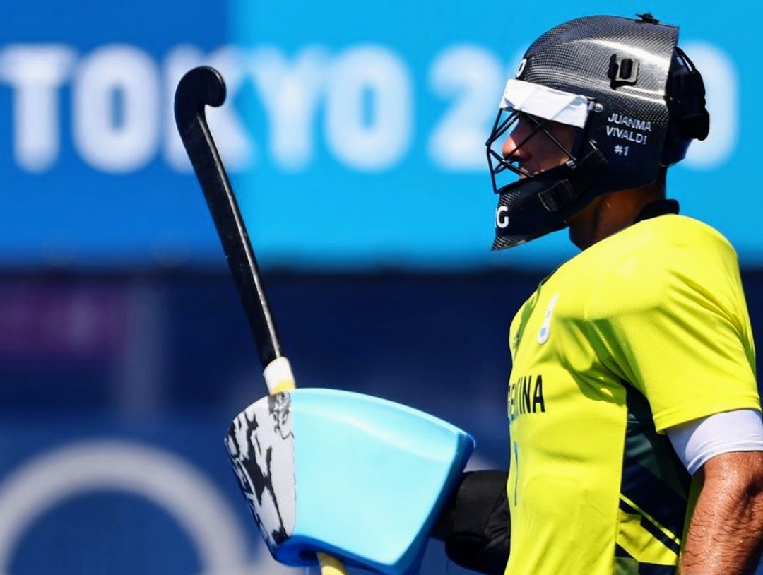 AndresPando_'s tweet photo. Primero fue Pedro Ibarra. Hoy, Juan Manuel Vivaldi y Juan Martín López. Se despiden tres Leones que llevaron al hockey argentino a lo más alto, honraron la camiseta y dejaron una huella. Se merecen un reconocimiento enorme como sus carreras.
#Hockey
#JuegosOlímpicos
#Tokyo2020 https://t.co/B9ZnqF4zrK
