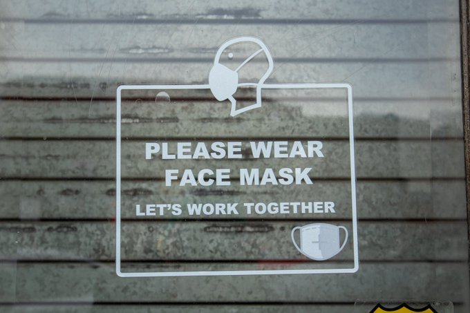 PHLCommerce's tweet photo. 📣 Philly businesses: To help stop the spread of the Delta variant, our friends at @PHLPublicHealth strongly recommend that everyone wear a mask while indoors in public spaces.

Business owners can download signs to post here ➡️ https://t.co/frqhLeCQTC https://t.co/U0Tay2qDmn