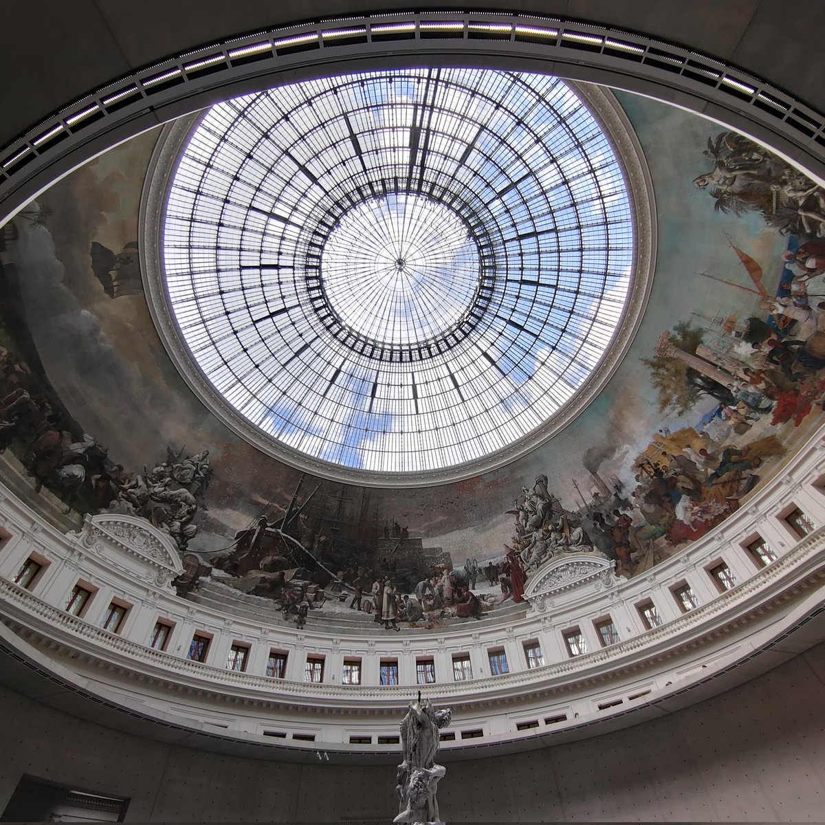 🖼️ Découvert de la #fondationpinault 
Le lieu est dingue mais les collections me laissent parfois sceptique 😅