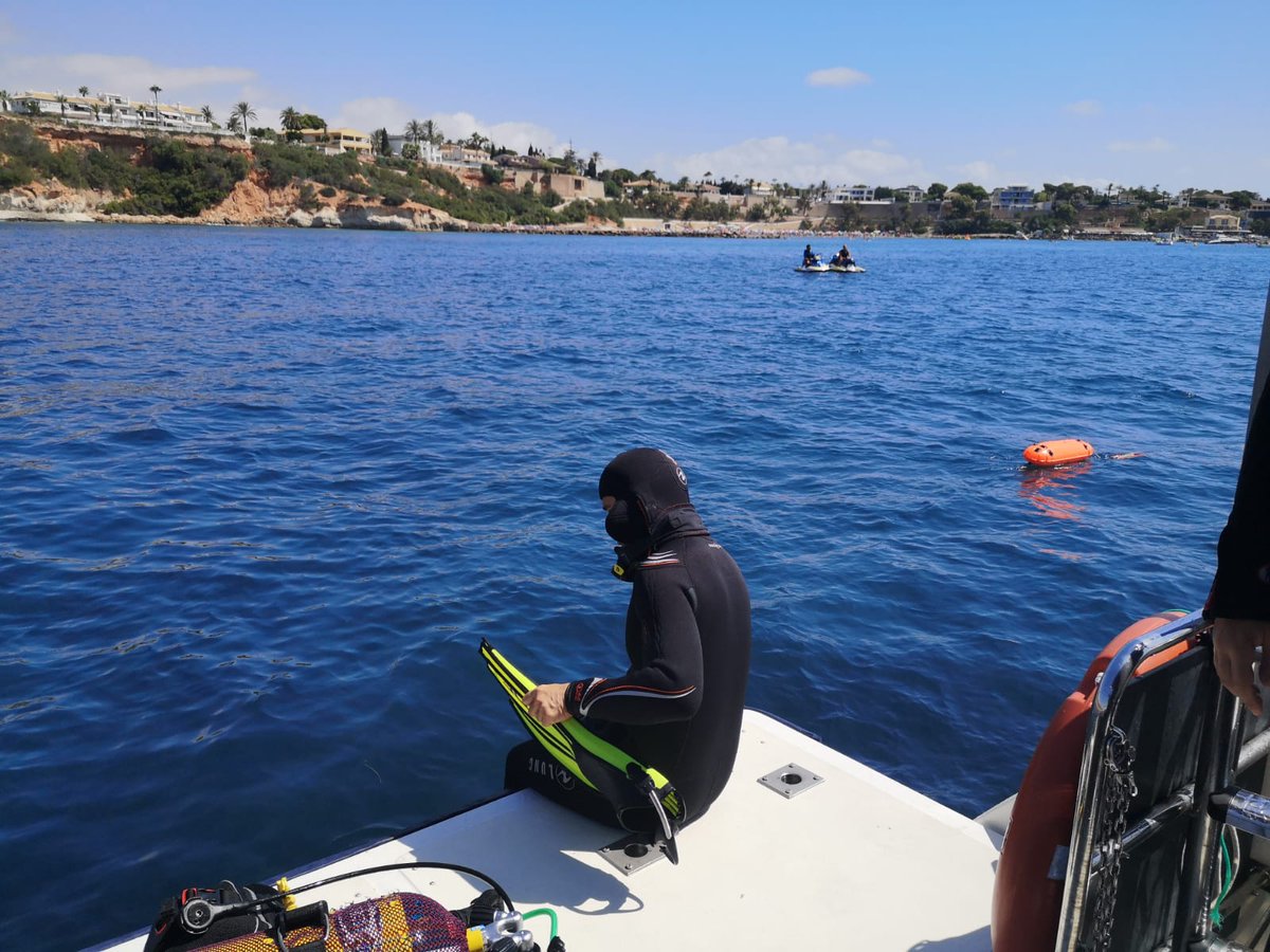 AparicioDamaso's tweet photo. Esta mañana he participado en la inspección de praderas de Posidonia que realiza asiduamente el instituto de @ecologialitoral. Como siempre, ha sido un lujo poder comprobar que tenemos el mejor litoral de la #CostaBlanca.
#MedioAmbiente
#Orihuela
#TodoPorOrihuela
#EstoFunciona https://t.co/P20FFEiGJK